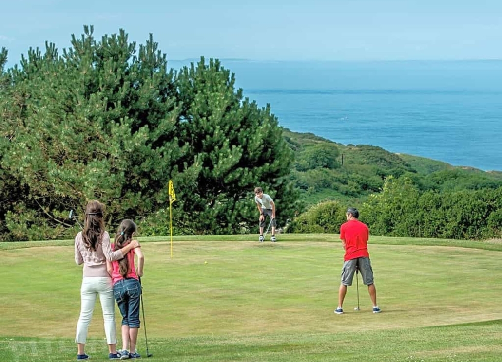 Easewell Farm Holiday Park golf club