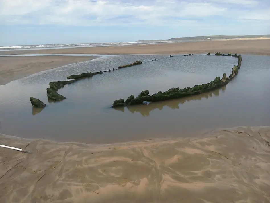 Shipwrech of SS Montana at low tide